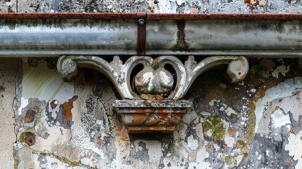 Gouttière en alu à Orléans : quand et comment la remplacer ?